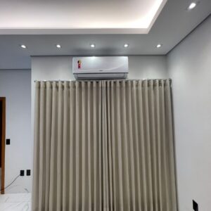 Cortina wave com linho flame cinza e blackout 100%, com instalação no varão  suíço