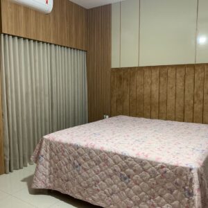 Cortina wave com linho flame bege e blackout 100%, com instalação no trilho suíço
