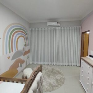 Cortina wave com linho flame off white e blackout 100%, instalação no varão suíço